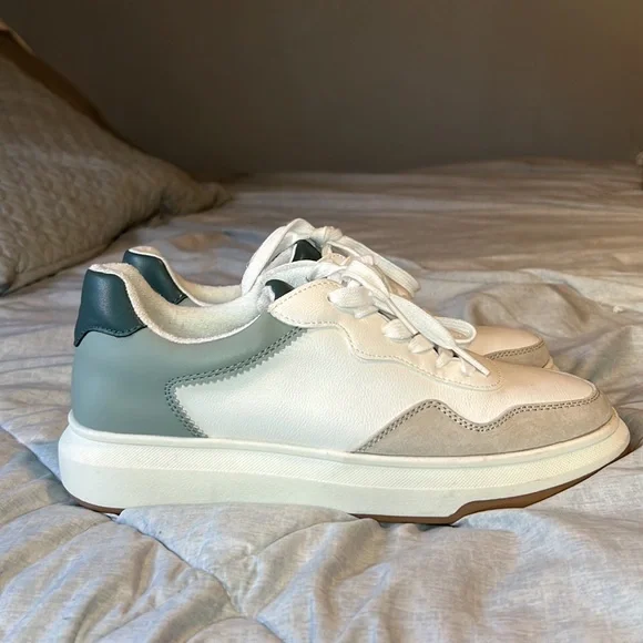 Universal Thread - Picture 2 of 5